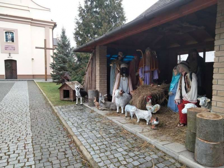 У Чернівцях в костелі встановили різдвяний вертеп у мініатюрі У Чернівцях в костелі встановили різдвяний вертеп у мініатюрі