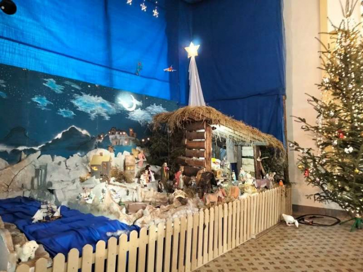 У Чернівцях в костелі встановили різдвяний вертеп у мініатюрі У Чернівцях в костелі встановили різдвяний вертеп у мініатюрі