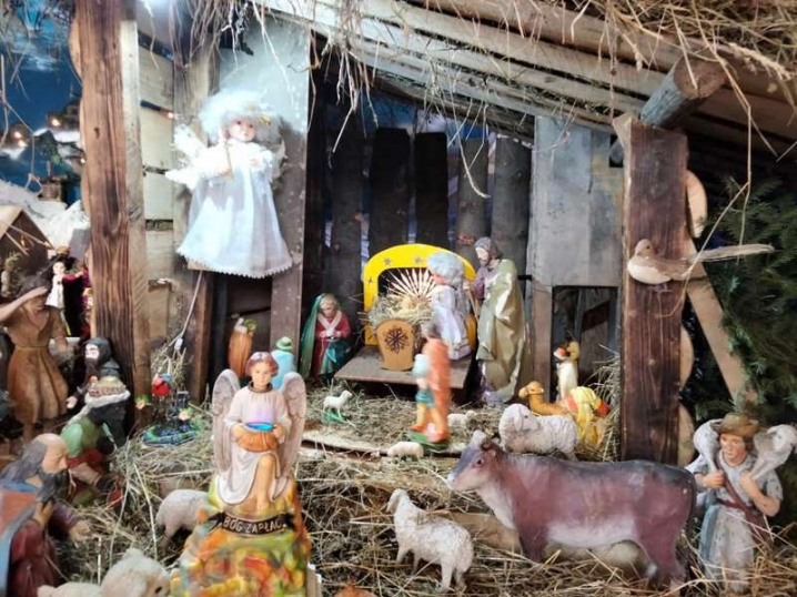 У Чернівцях в костелі встановили різдвяний вертеп у мініатюрі У Чернівцях в костелі встановили різдвяний вертеп у мініатюрі