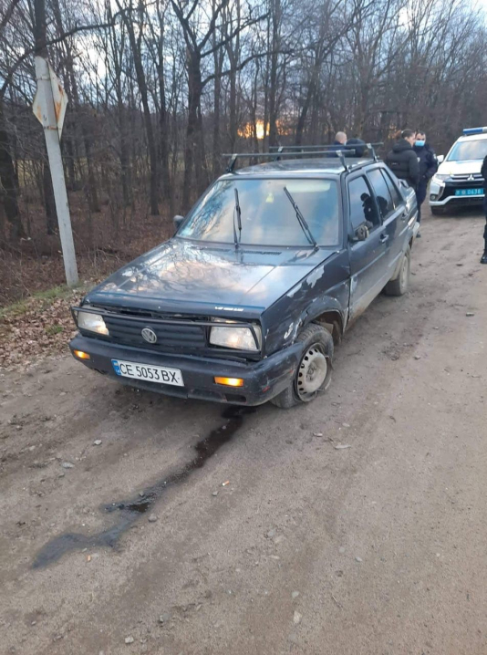 Протаранив огорожу і вилетів на город: у Глибочку зіткнулися два автомобілі Протаранив огорожу і вилетів на город: у Глибочку зіткнулися два автомобілі
