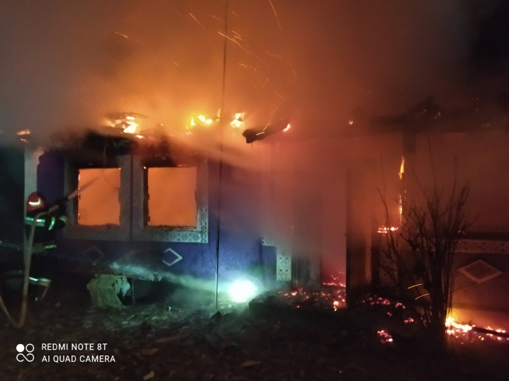 На Буковині ледь не згорів житловий будинок