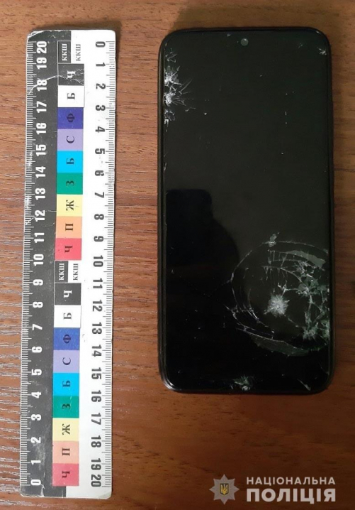 На Буковині 17-річний підліток під час конфлікту вкрав мобільний телефон