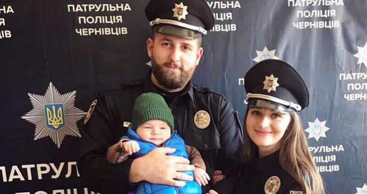 У Чернівцях поліцейського звільнили за рамку під аватаркою у фейсбуці