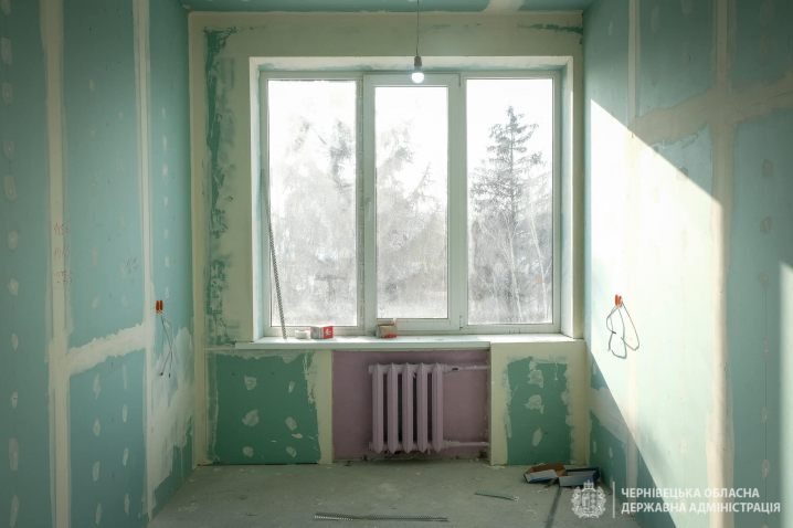 У терапевтичному відділенні Новоселицької центральної районної лікарні триває ремонт