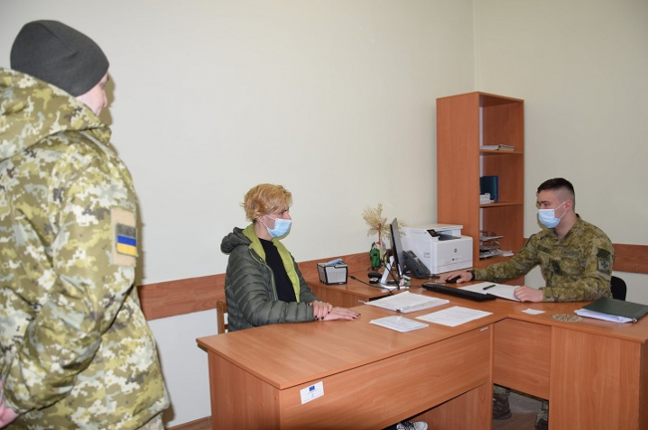 Буковинські прикордонники затримали італійця, який намагався потрапити в Україну