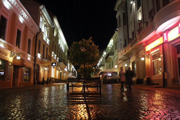 У Чернівцях вулиця О. Кобилянської засяяла по-новому У Чернівцях вулиця О. Кобилянської засяяла по-новому