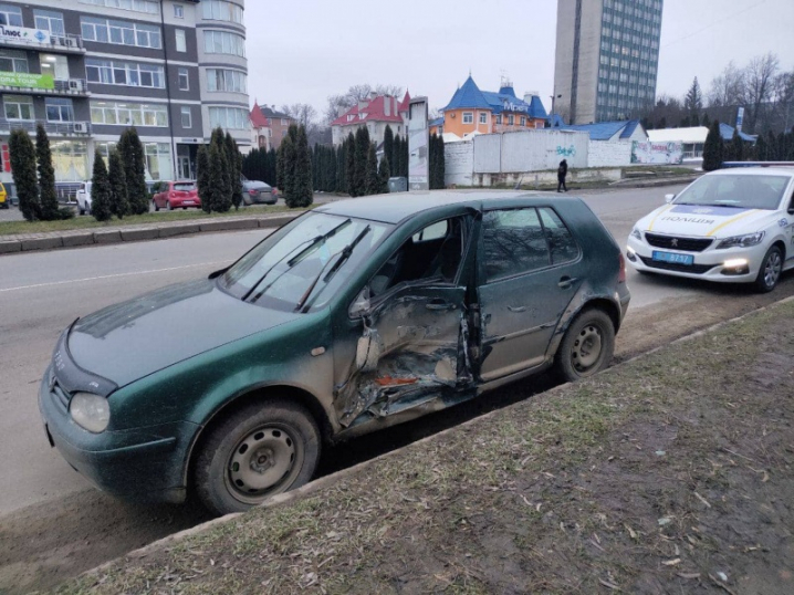 На вулиці Головній в Чернівцях сталося ДТП На вулиці Головній в Чернівцях сталося ДТП