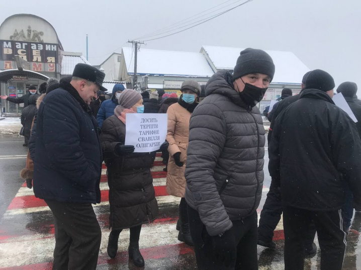 До "тарифного" протесту долучився ще один населений пункт: з  якими гаслами пікетують буковинці