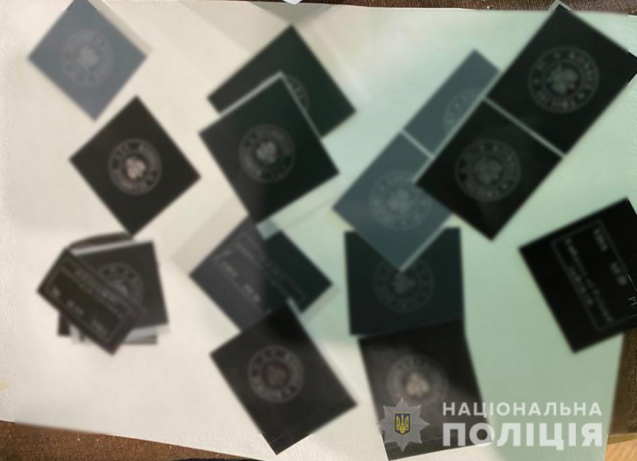 На Буковині затримали злочинну групу, яка підробляла документи громадян України та Євросоюзу