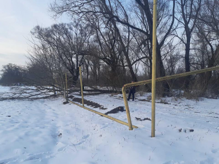 Спилювали дерево, а пошкодили газопровід: на Буковині село залишилось без тепла