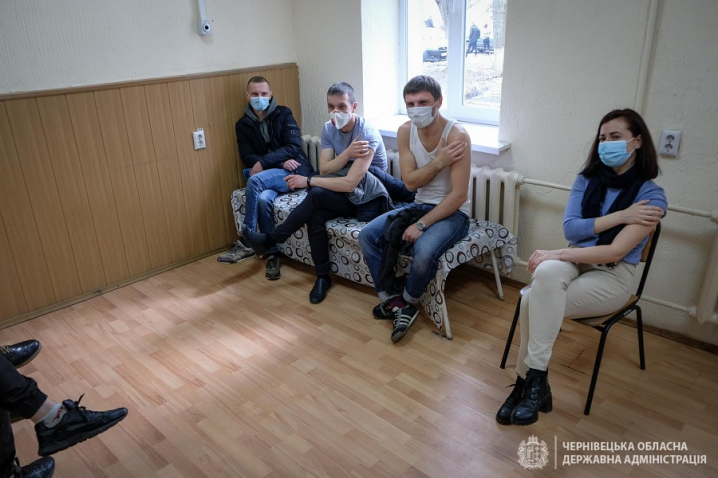 Журналісти, письменники та держслужбовці: хто з відомих буковиніців вакцинувався сьогодні