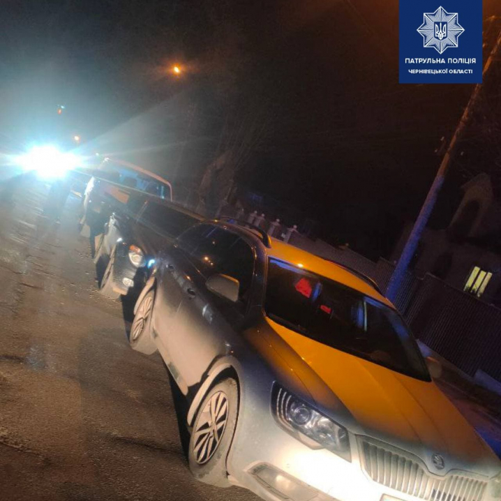 Вночі у Чернівцях сталося ДТП за участі трьох автомобілів