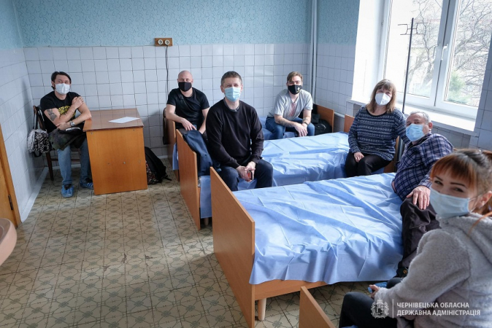 Відомі музиканти, фотографи та журналісти – у Чернівецькій області триває вакцинація знаних буковинців від COVID-19