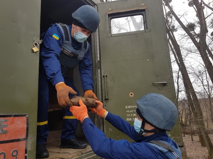 Буковинець знайшов під час земельних робіт снаряд часів І Світової війни