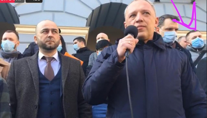 «Тигр» захищає Клічука від чернівчан: на протест до підприємців мер прийшов з охоронцями