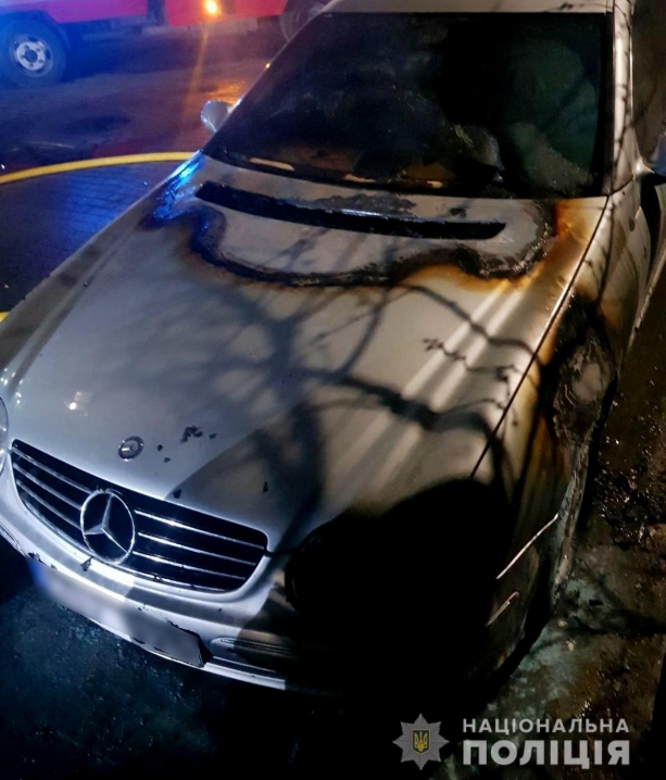 Підпал автівки у Чернівцях: винним загрожує до 10 років позбавлення волі