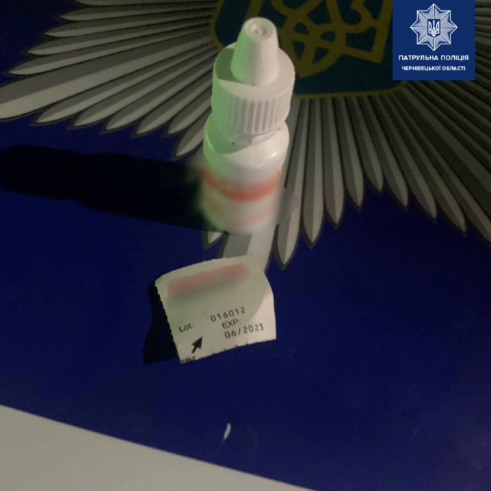 Хотів відправити поштою: у Чернівцях у чоловіка знайшли наркотики Хотів відправити поштою: у Чернівцях у чоловіка знайшли наркотики