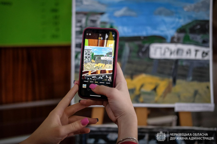 Чорнобиль очима дітей – в будинку з левами виставка дитячих картин (ФОТО) Чорнобиль очима дітей – в будинку з левами виставка дитячих картин (ФОТО)