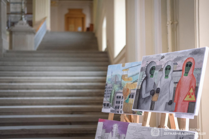 Чорнобиль очима дітей – в будинку з левами виставка дитячих картин (ФОТО) Чорнобиль очима дітей – в будинку з левами виставка дитячих картин (ФОТО)