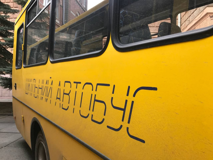 На Буковину прибули 10 шкільних автобусів (ФОТО)