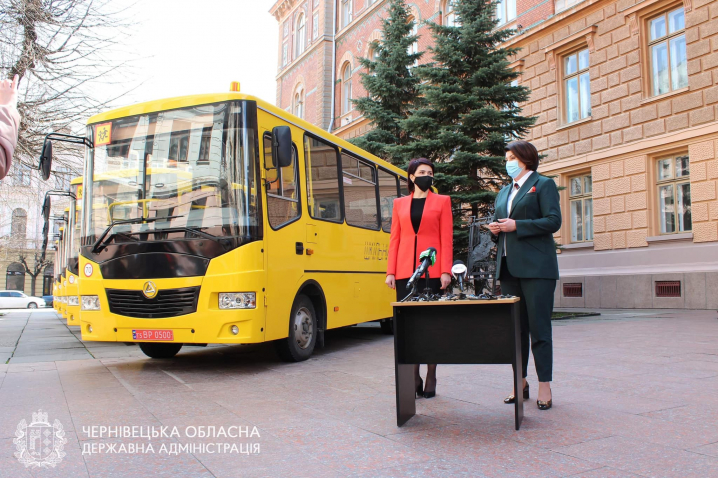 Які громади Буковини отримають нові шкільні автобуси