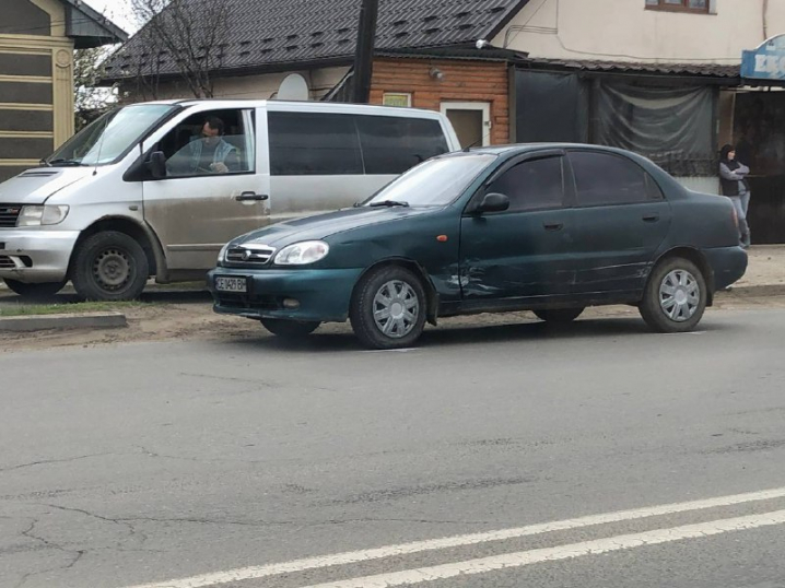 На вулиці Винниченка знову ДТП: рух ускладнений у двох напрямках