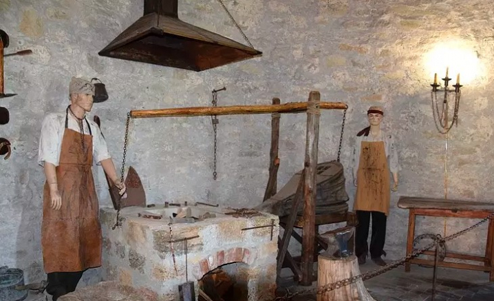 У Хотинській фортеці оновили виставку знарядь тортур (фото)