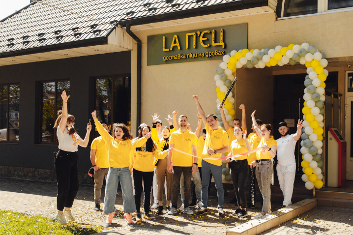 LA П’ЄЦ вже в Чернівцях! Тепер піцу на дровах доставляють до 29-ти хвилин LA П’ЄЦ вже в Чернівцях! Тепер піцу на дровах доставляють до 29-ти хвилин