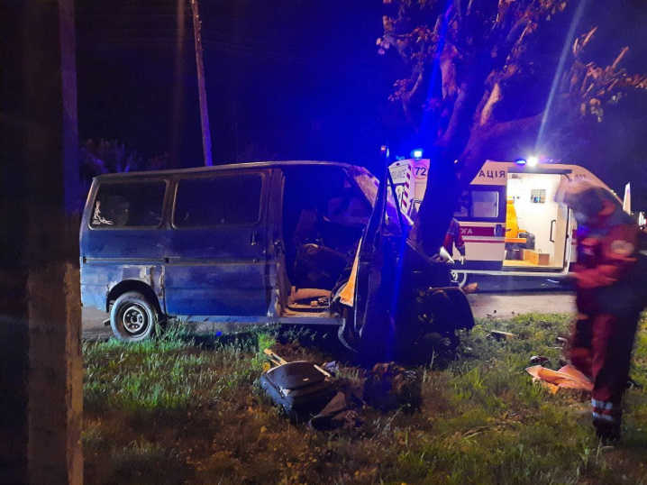 ДТП у Чернівцях: п'яний водій врізався у дерево