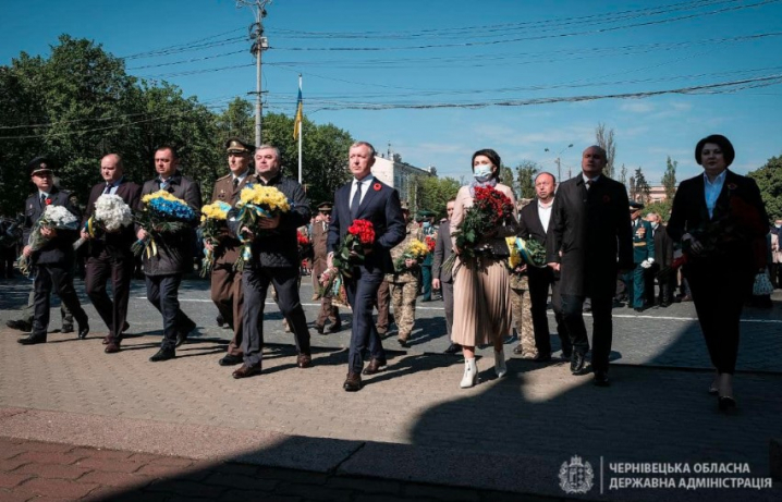 У Чернівцях вшановують пам'ять загиблих у війні з нацизмом У Чернівцях вшановують пам'ять загиблих у війні з нацизмом