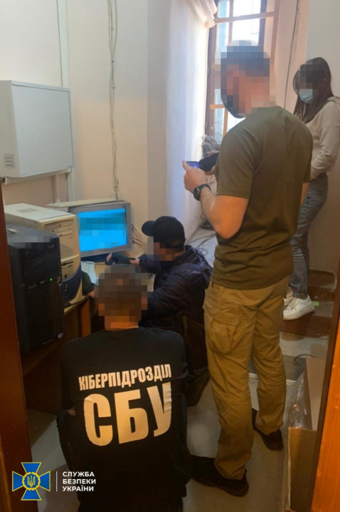 СБУ провела обшуки в Чернівецькій міськраді та заблокувала незаконний витік інформації з обмеженим доступом