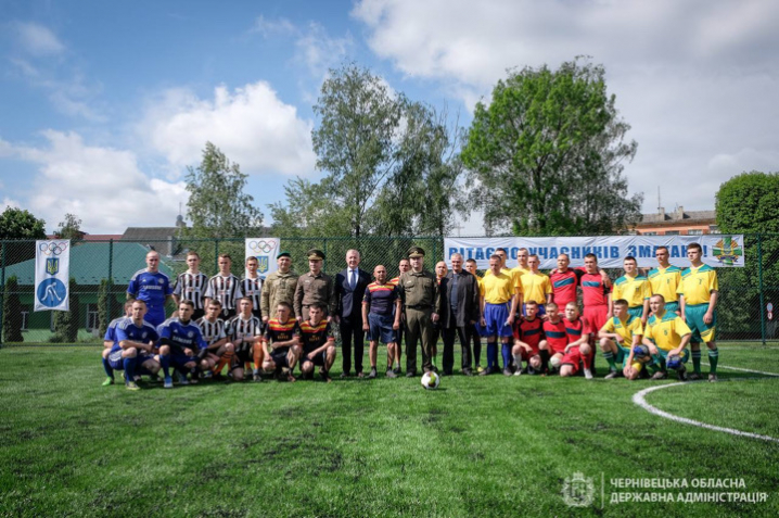 На території Чернівецького прикордонного загону відкрили сучасний футбольний майданчик