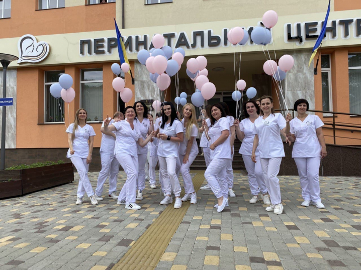 Лікарі перинатального центру у Чернівцях станцювали Всесвітній флешмоб