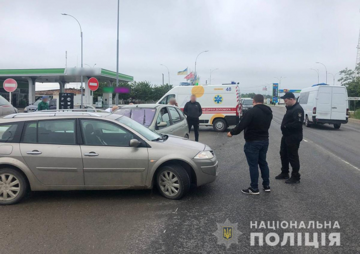 ДТП на Буковині: троє потерпілих у лікарні ДТП на Буковині: троє потерпілих у лікарні