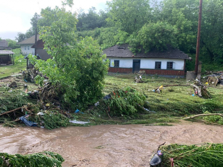 На Буковині після зливних дощів підтопило 80 житлових будинків 