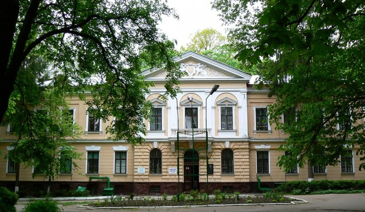 На межі виживання: обласна психлікарня щомісяця недоотримує 1,5 мільйона гривень - © Чернівецький промінь