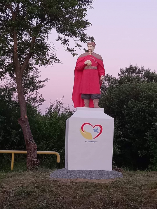 На Львівщині незвично розфарбували пам'ятник Богдану Хмельницькому