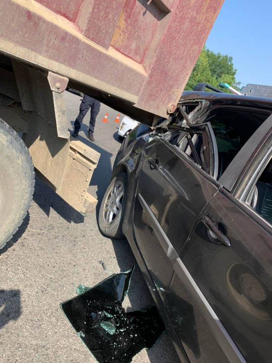 ДТП у Чернівцях: зіткнулись вантажівка та легковику