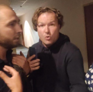 У готелі на Прикарпатті киянин вистрілив у обличчя дівчини