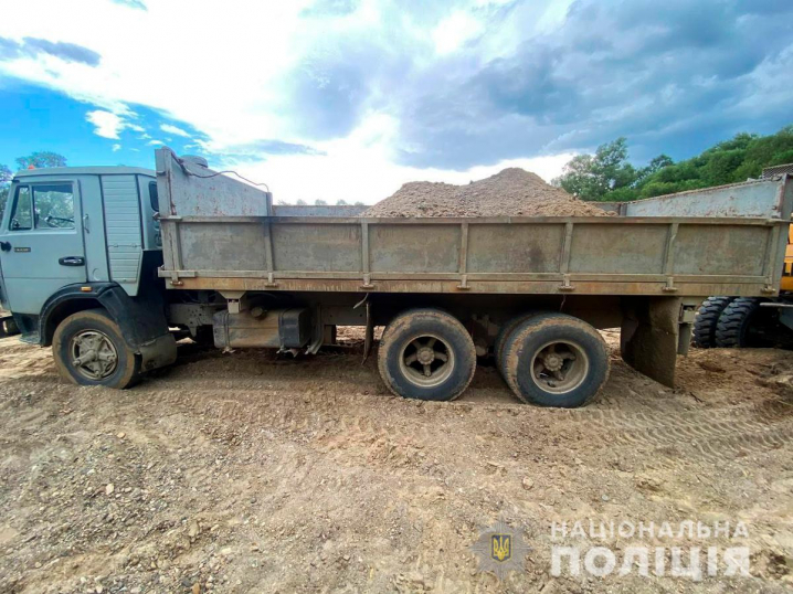 На Буковині зафіксували незаконний видобуток гравію На Буковині зафіксували незаконний видобуток гравію