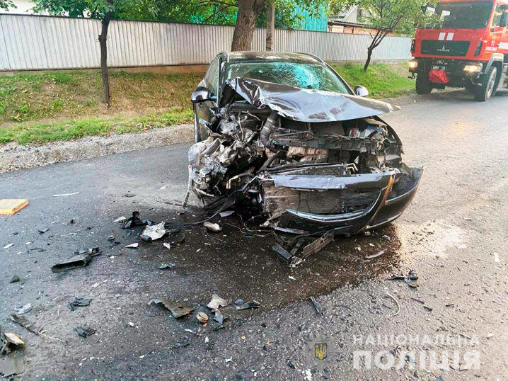 Один із водіїв втік, 21-річна пасажирка загинула: деталі ранкової аварії на Буковині