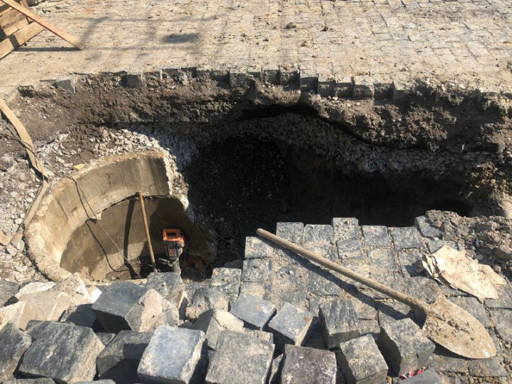 У Чернівцях  вулицю Богдана Хмельницького досі перекрито через розкопки водоканалу