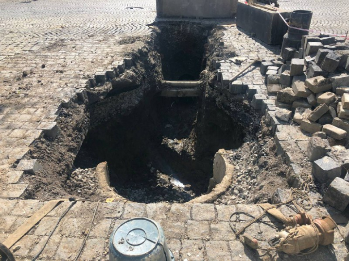 У Чернівцях  вулицю Богдана Хмельницького досі перекрито через розкопки водоканалу