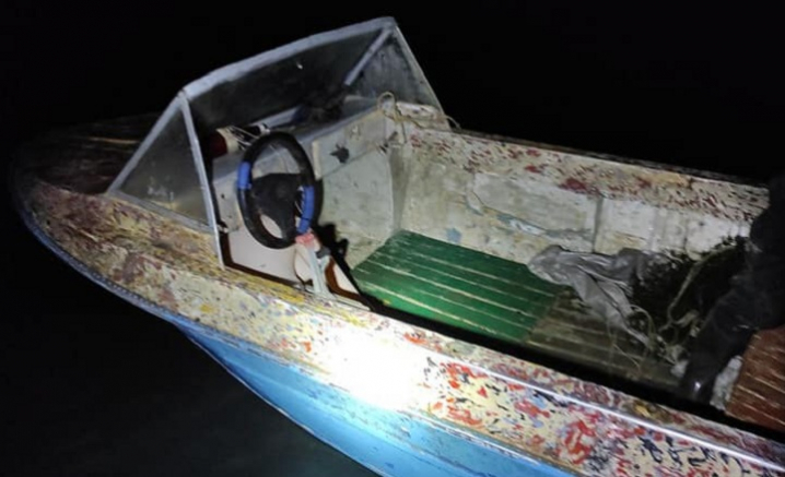 На Дністровському водосховищі затримали буковинця під час незаконного вилову риби На Дністровському водосховищі затримали буковинця під час незаконного вилову риби