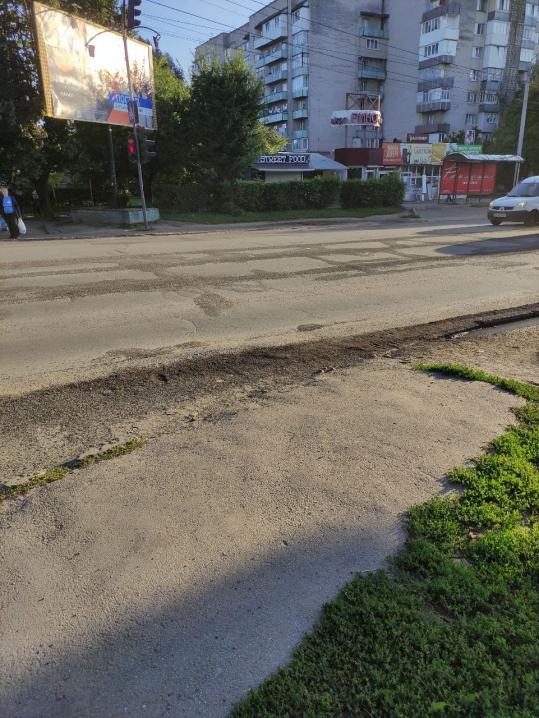 У годину пік на ключовому перехресті міста розпочали ремонтні роботи