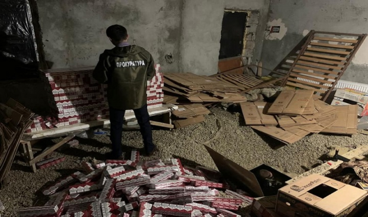 На Буковині викрили склад з контрафактними сигаретами