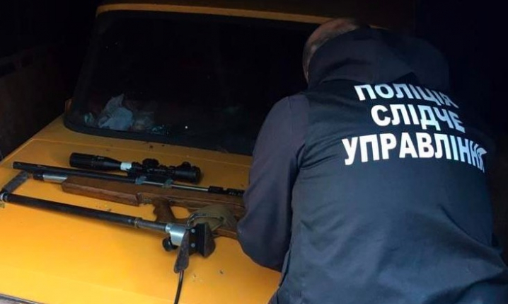 У Чернівцях під час обшуків поліцейські виявили великий арсенал зброї
