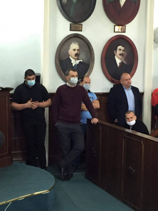 Сесійна зала Чернівецької міськради переповнена чиновниками та членами політсили Клічука