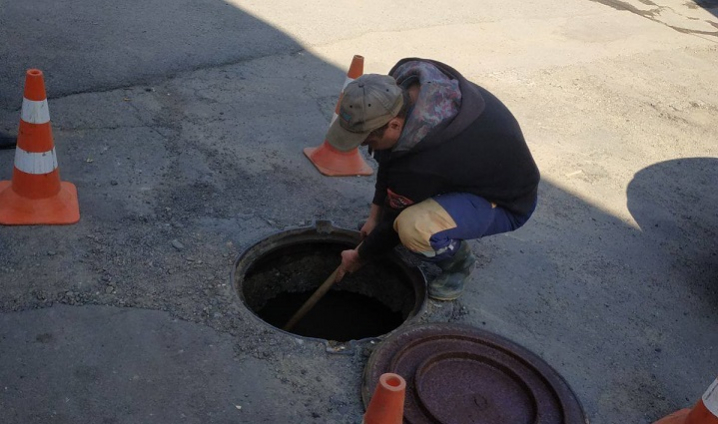 Забруднювала каналізацію: у Чернівцях від води відключили автомийку Забруднювала каналізацію: у Чернівцях від води відключили автомийку
