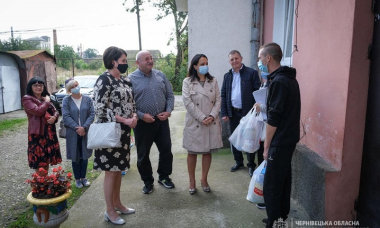 Сироти Іван та Інна отримали від держави по 371 тисячі гривень на купівлю власних домівок